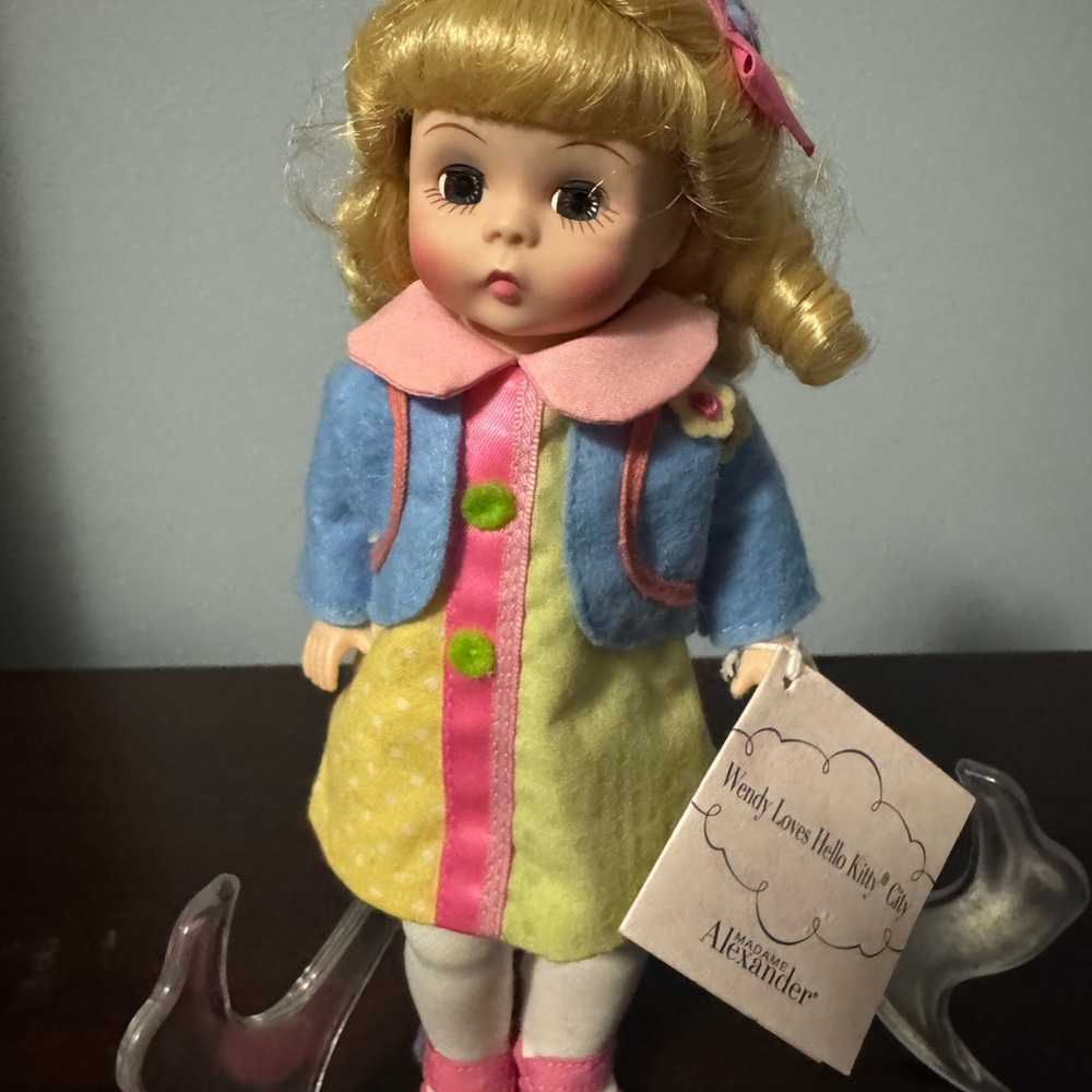 Madame Alexander Wendy Loves Hello Kitty City 8” Doll